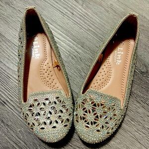 Sparkly silver girls dress shoes